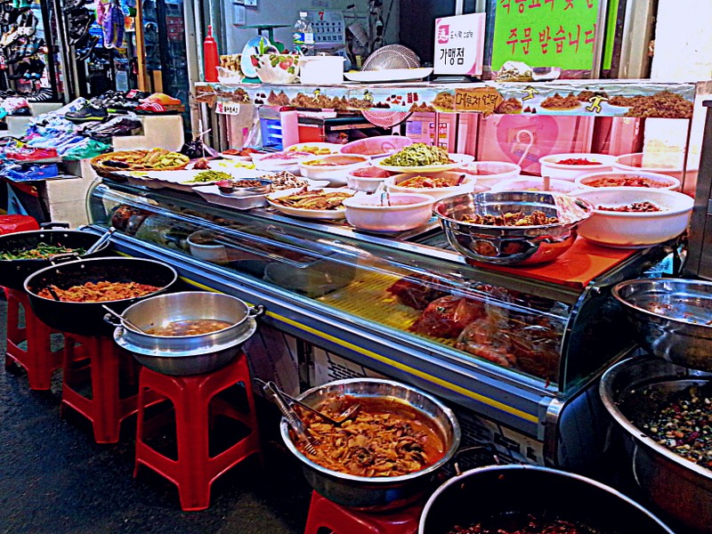 Food stand at the Tongin Traditionnal Market