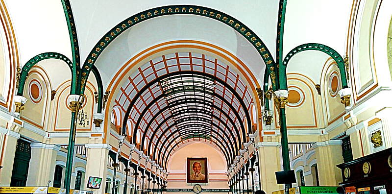 Inside the central post office with its vaulted ceiling