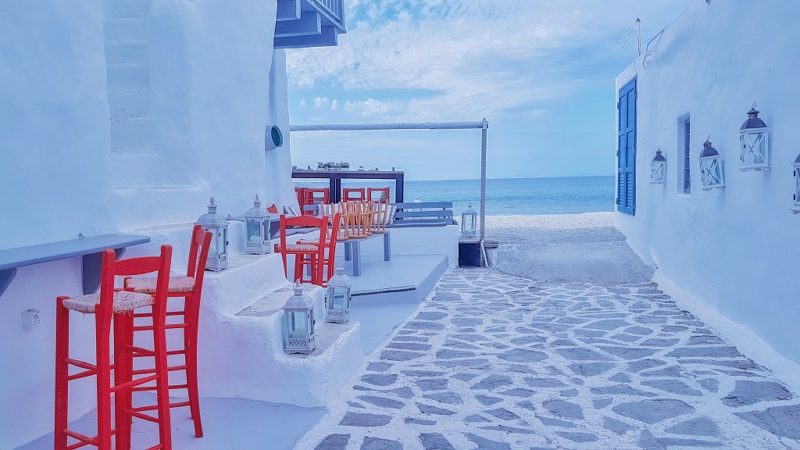 Terrace of a restaurant at the edge of the sea