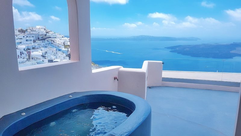 Jacuzzi with a view on the caldera