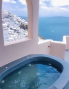 Video of a hotel facing the caldera in Santorini