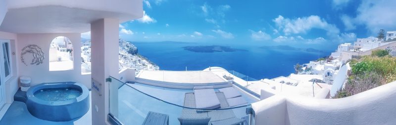 Panorama of a hotel terrace with a Caldera view