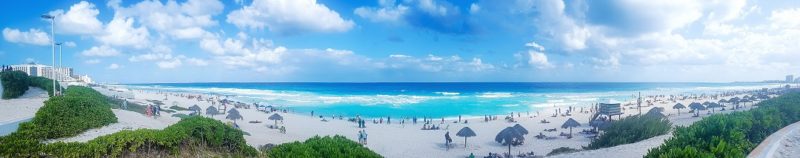 Playa Delfines panorama